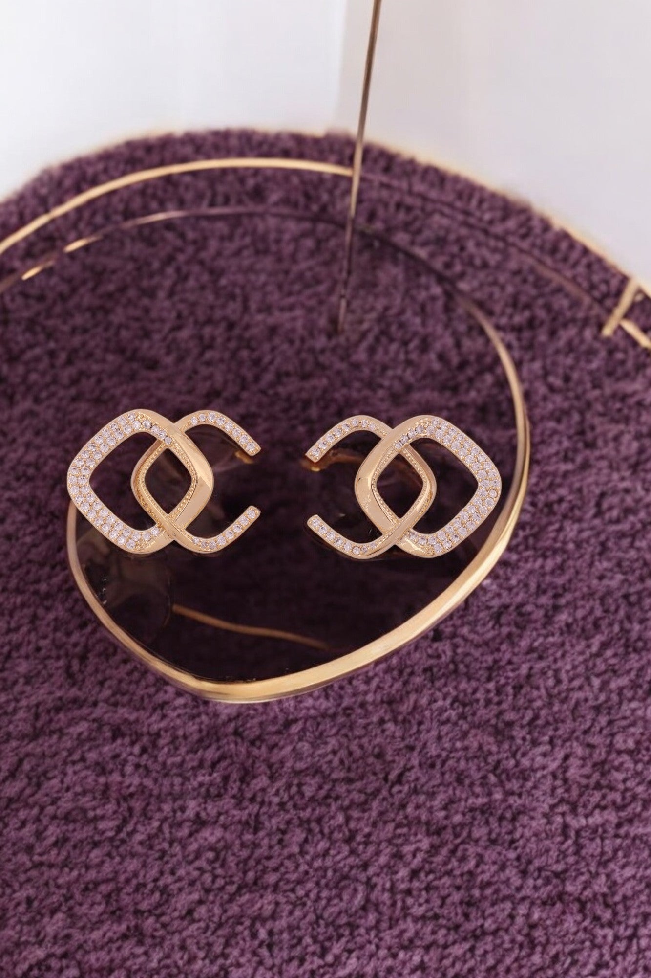 Luxe Interlock Studs - Amulya Gems