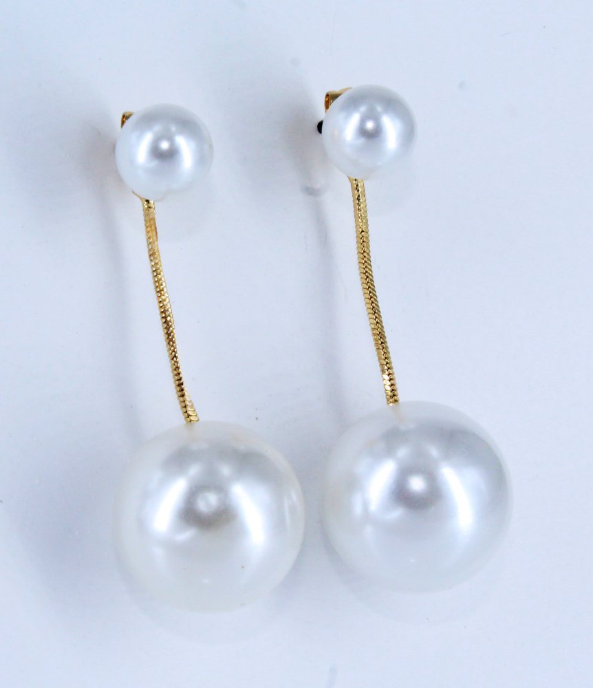 Lustrous Pearl Drop Earrings – A Symphony of Elegance